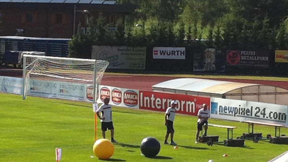 RISCONE - Ancora esercitazioni col pallone, poi pesi e lavoro a terra. Differenziato per Maicon, Benatia e Marquinhos. FOTO! VIDEO!