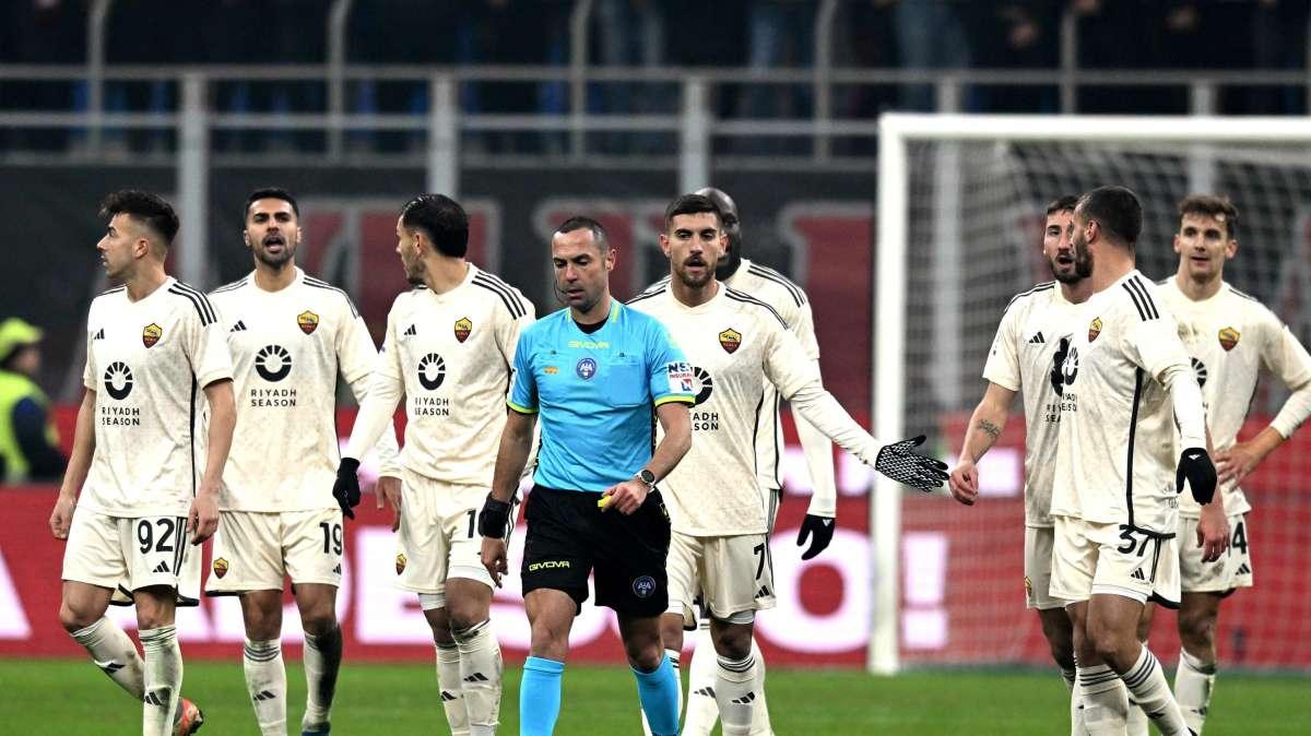 L'arbitro - Torna Guida dopo la sconfitta contro il Milan, l'ultima di Mourinho con la Roma. Fischietto dal giallo facile, ma positivo lo score dei penalty. Al VAR ancora l'incubo Mazzoleni 