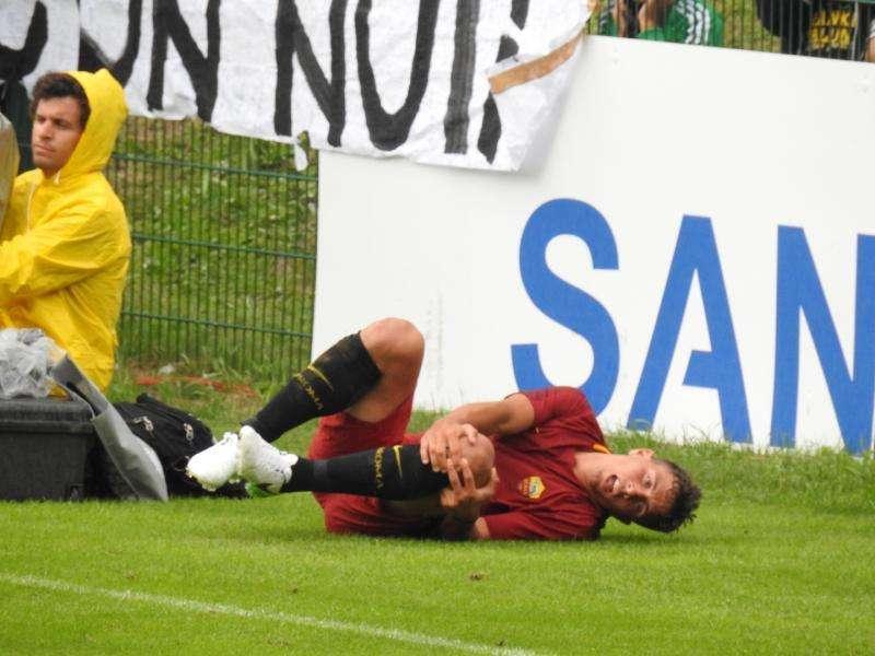 PINZOLO - L'infortunio di Luca Pellegrini durante il match contro lo Slovacko