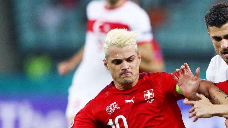 Bayer Leverkusen, Xhaka avvisa: "Abbiamo un obiettivo: rimanere imbattuti"