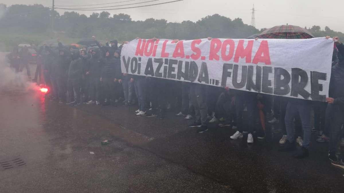 Accadde oggi - Addio De Rossi, proteste a Trigoria: "AS Azienda, oggi chiariamo questa faccenda!". La Roma vince il derby