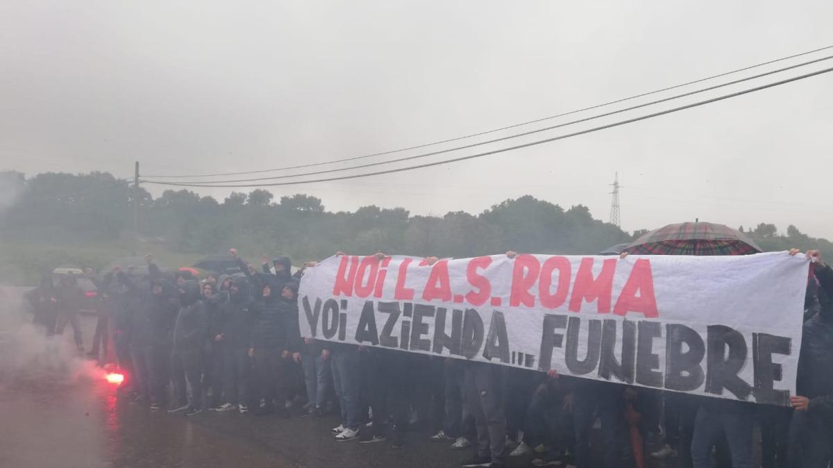 Accadde oggi - Addio De Rossi, proteste a Trigoria: "AS Azienda, oggi chiariamo questa faccenda!". La Roma vince il derby