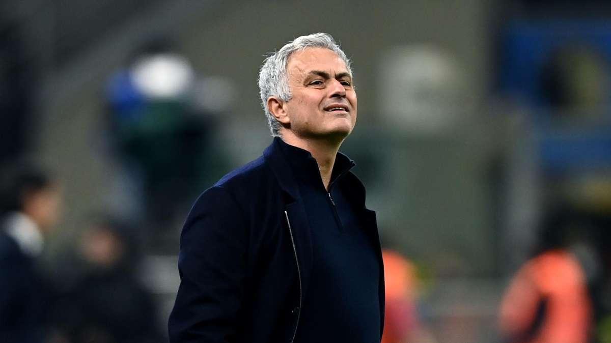 TRIGORIA - Mourinho: "La storia che è uscita di una rottura tra me e i giocatori è una bugia totale. Domani tutti convocati"