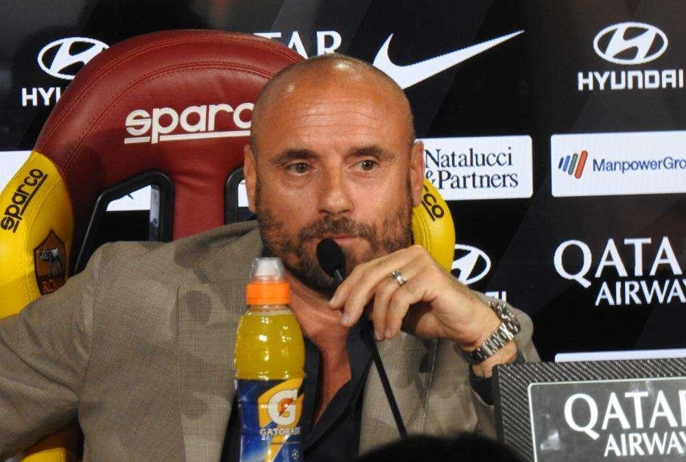 Consultazioni in corso per la difesa, gli aggiornamenti: c'è anche un mister X