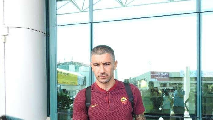 SIVIGLIA - Kolarov: "Posso dare tanto sia da terzino che da centrale. Se segno al derby esulto"