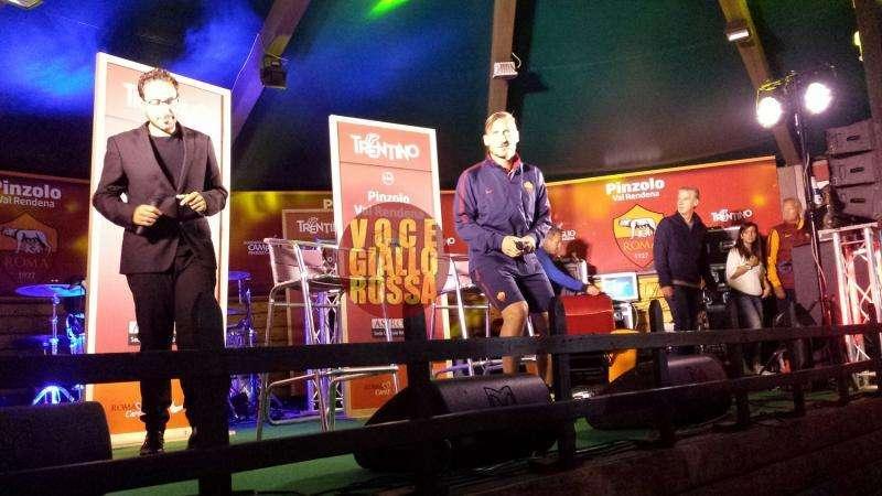 Pinzolo - Totti: "Trigoria? Ci sono cresciuto e ci morirò. Lo scudetto? In questo momento c'è una squadra più forte" . FOTO!