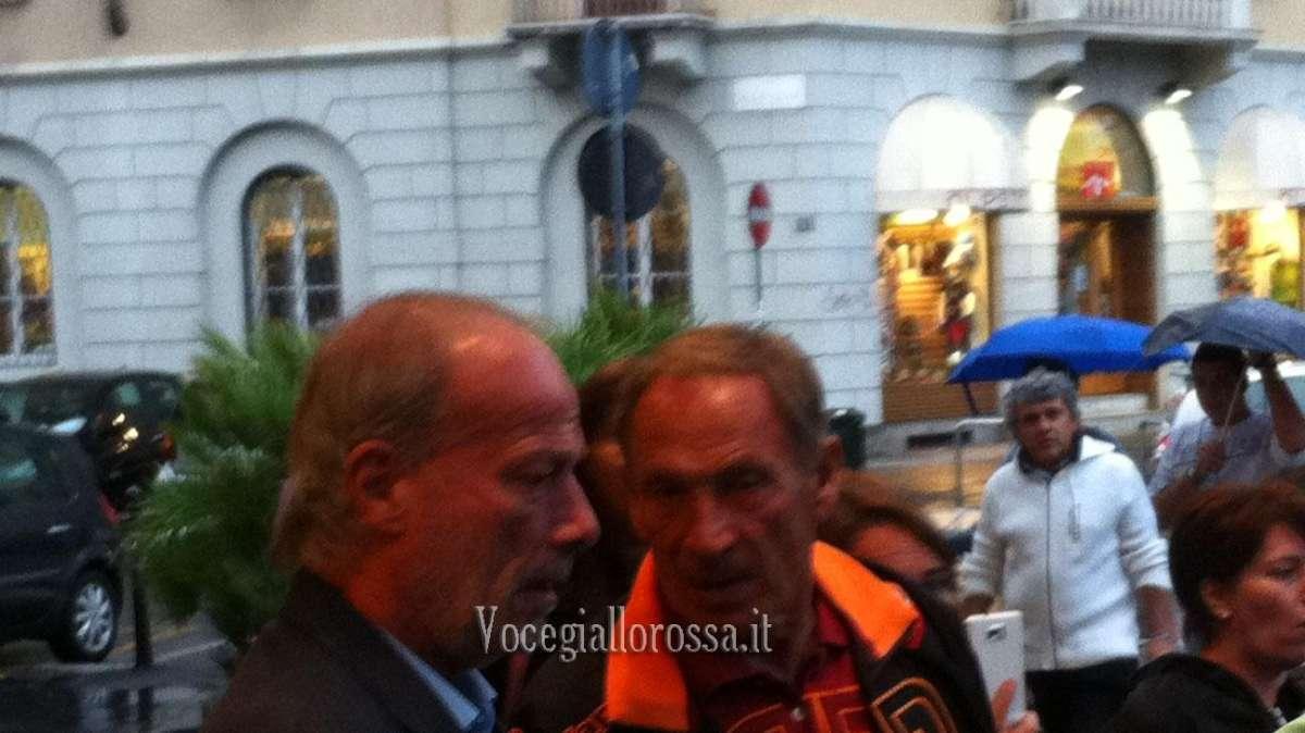 La squadra è arrivata a Milano sotto la pioggia. FOTO!