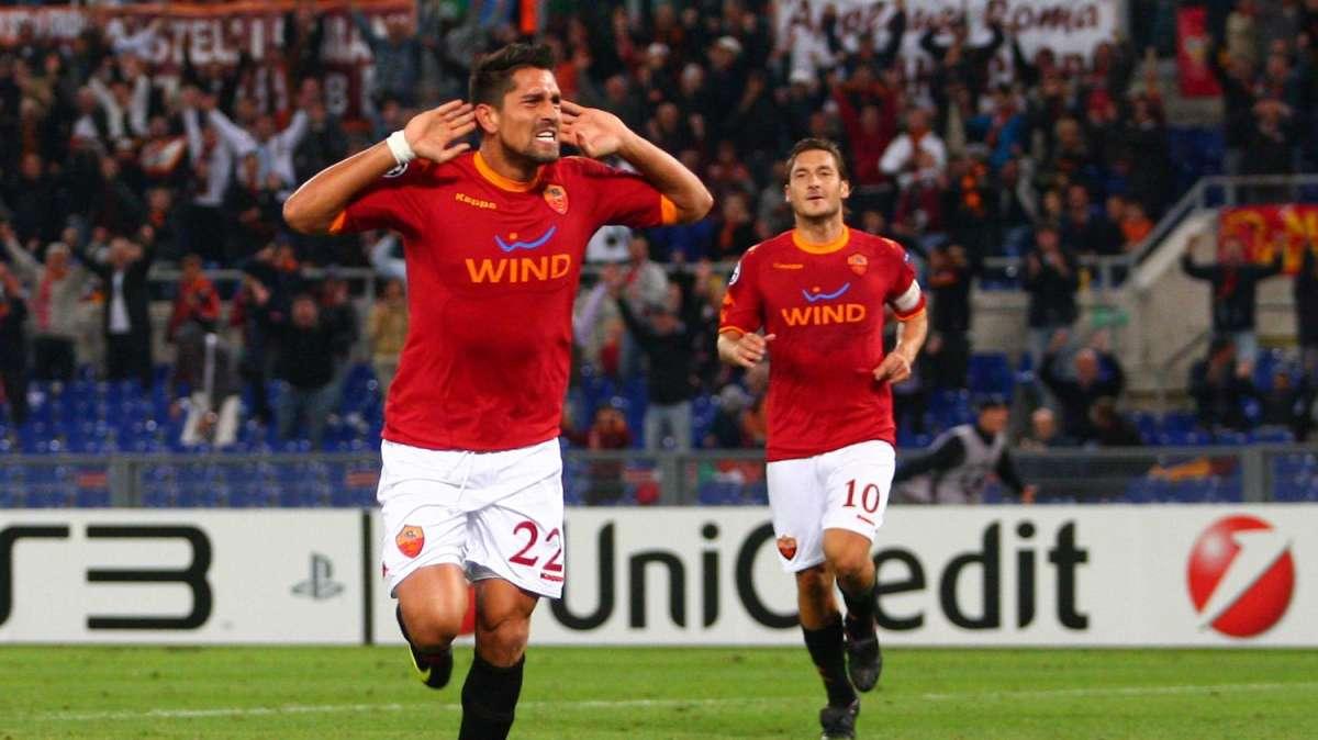 NAPOLI-ROMA: avanti con Totti-Borriello; Menez in vantaggio su Vucinic