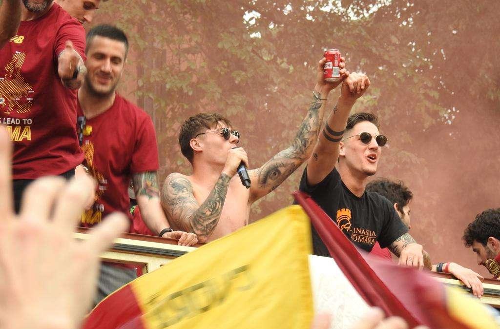 FESTA DELLA ROMA - "Chi non salta è della Lazio è". VIDEO!