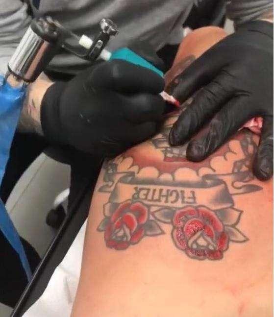 Nuovo tatuaggio per Nainggolan: "Fighter". FOTO! VIDEO!