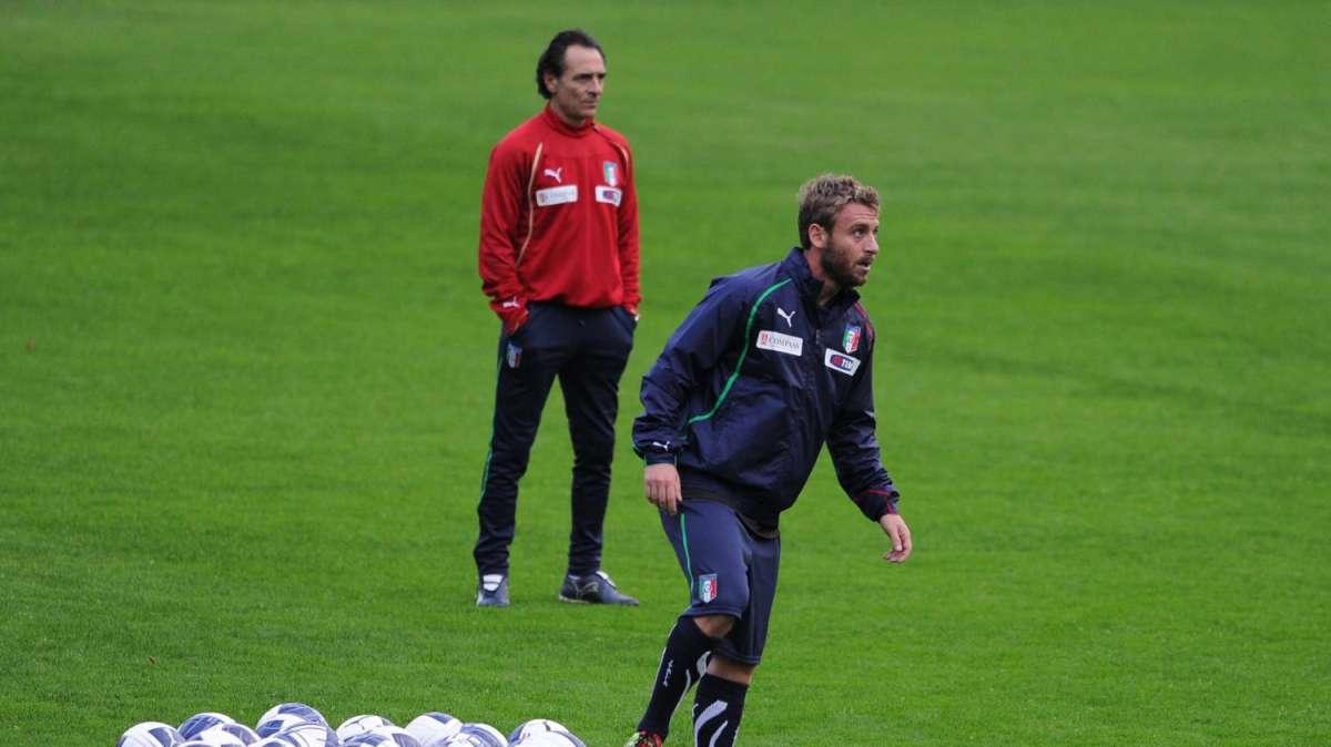 Prandelli: "De Rossi leader naturale azzurro, Totti non rientra nei miei piani"
