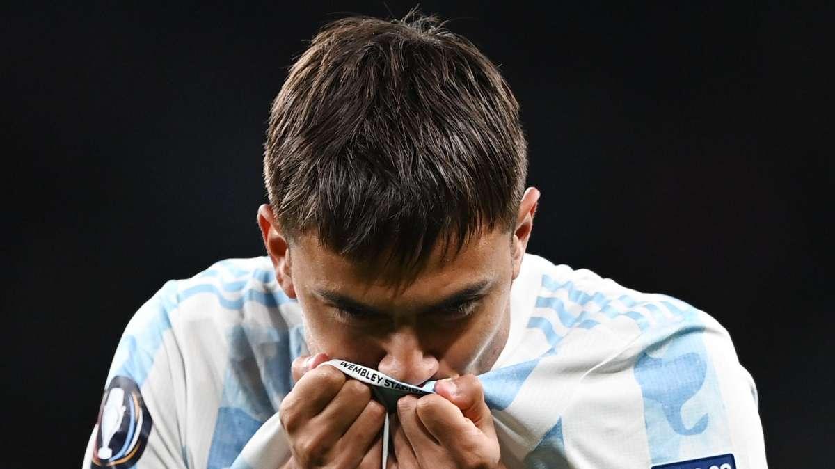 Batistuta la apre e Dybala la chiude: l'avventura in Borsa della Roma delineata da due campioni argentini