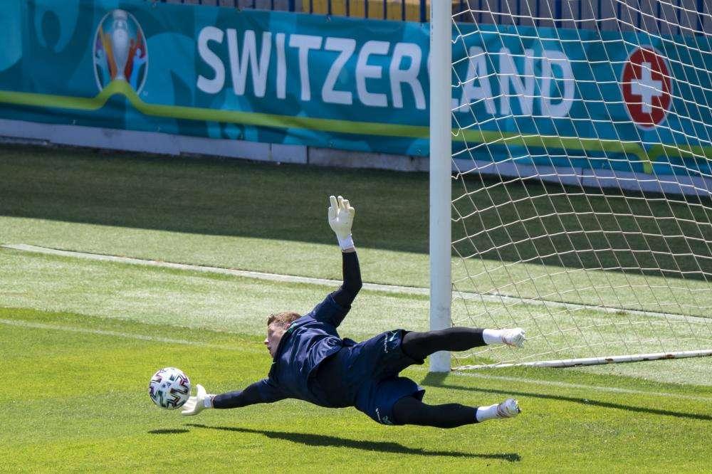 Europei: Omlin infortunato, la Svizzera cambia un portiere