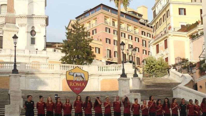 PIAZZA DI SPAGNA - Presentata la squadra femminile. Baldissoni: "Da oggi queste ragazze fanno parte della nostra famiglia". Bavagnoli: "Vogliamo appassionare le persone". FOTO! VIDEO!