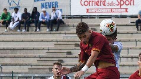Primavera, Felipe Estrella aiuta le persone della sua città donando beni di prima necessità