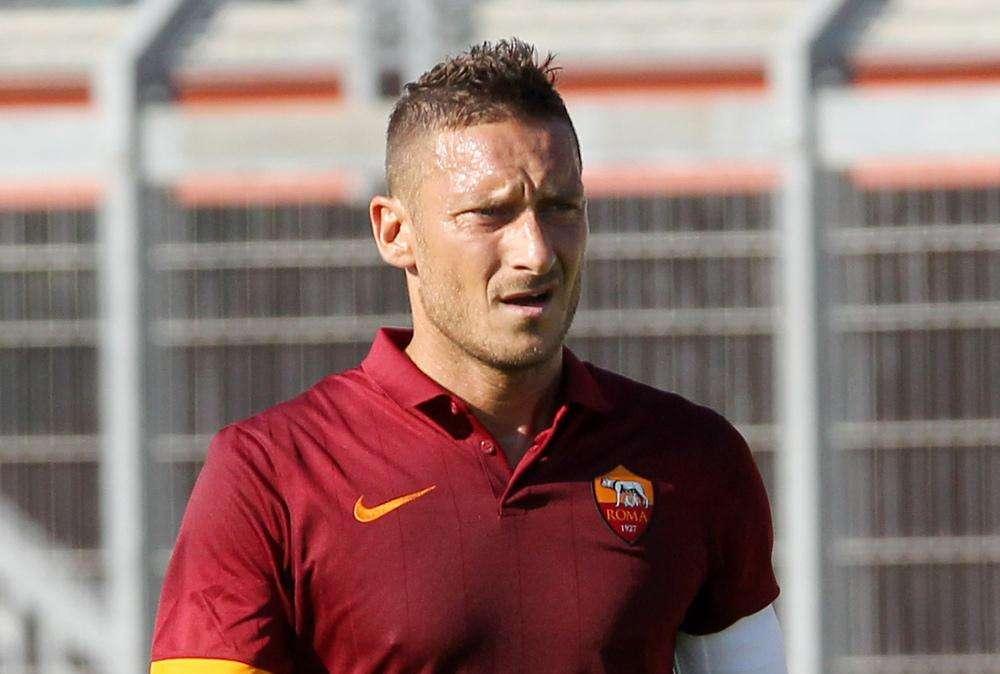 Totti incontra la bambina che ha fatto curare lo scorso settembre