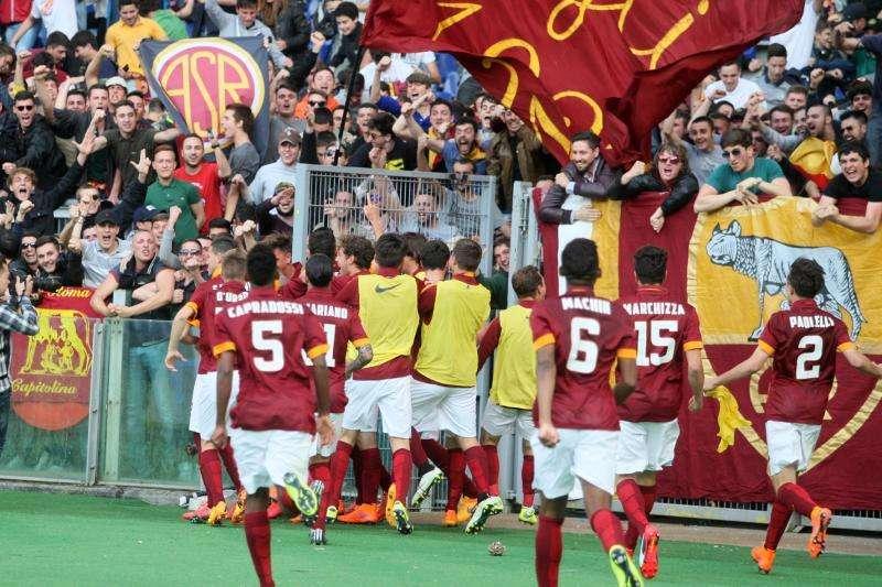 LA VOCE DELLA SERA - Martedì nuovo incontro per Nainggolan, giovedì la presentazione della nuova maglia. Ag. Bacca: "La Roma è un top team"