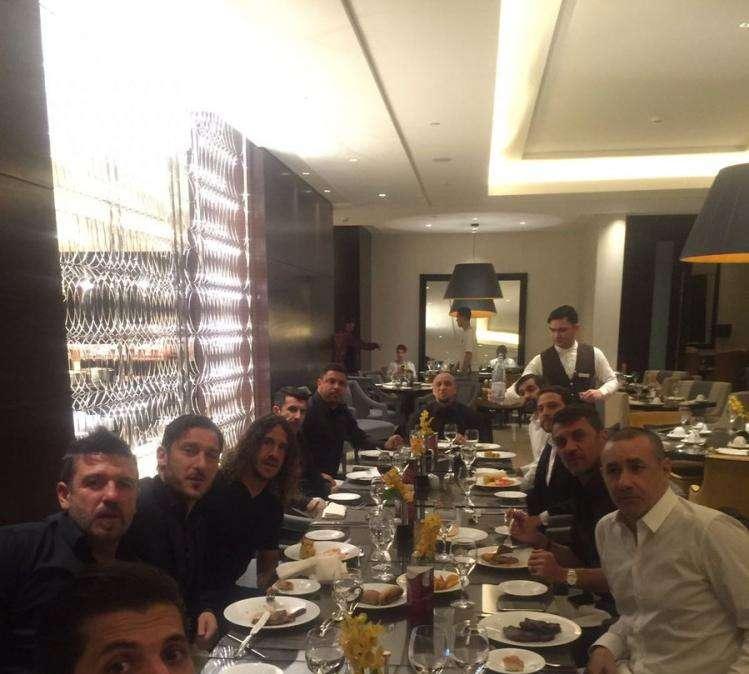 Twitter, Totti: "A cena con un po' di amici". FOTO!