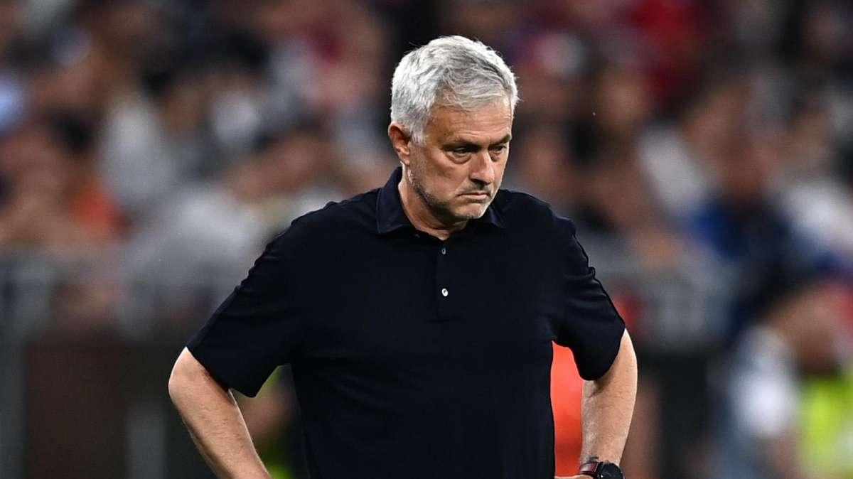 Mourinho: "Voglio rimanere, però i miei giocatori meritano di più e anche io merito di più. Ci sono tanti episodi di cui parlare, l’arbitro sembrava spagnolo"