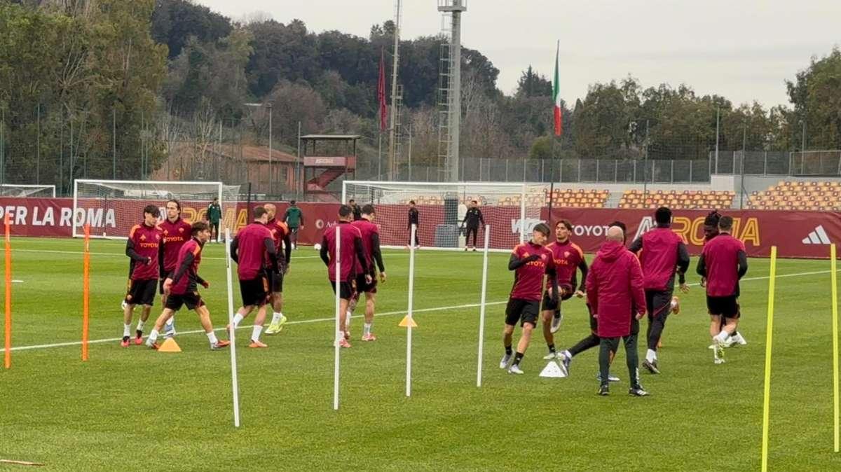 Continua la preparazione in vista del Genoa: lavoro personalizzato per Dybala, mentre Soulé ed Hermoso proseguono con lavoro a parte