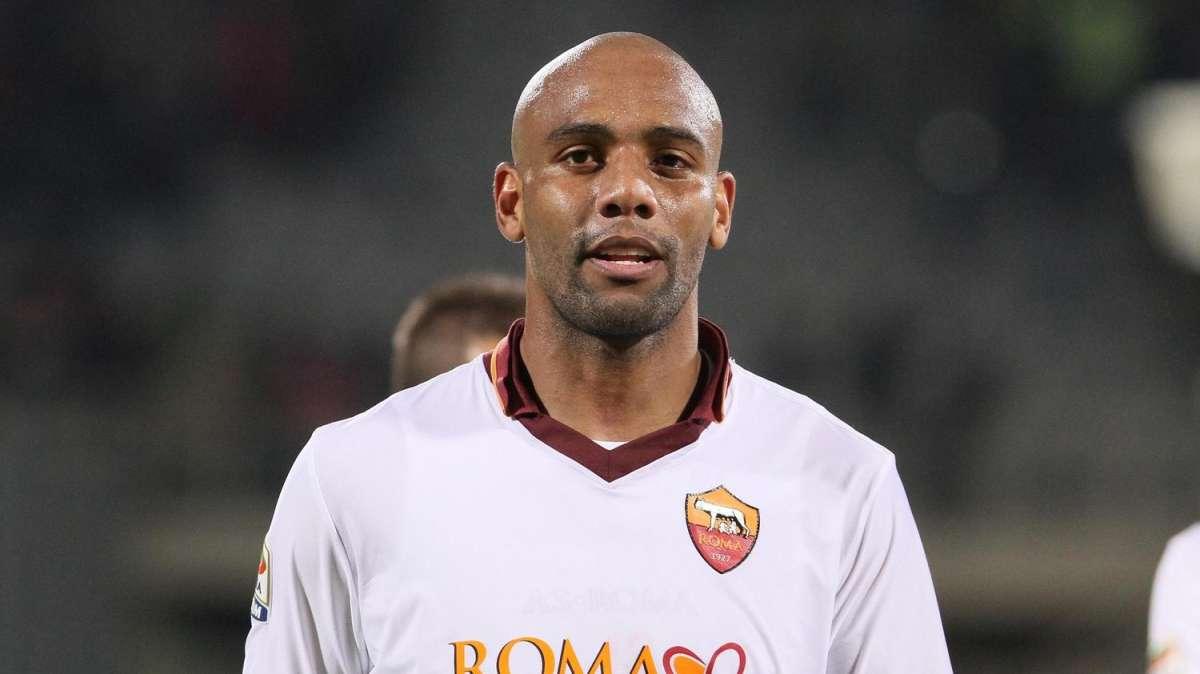 Maicon a Trigoria per il colloquio con Garcia e la società