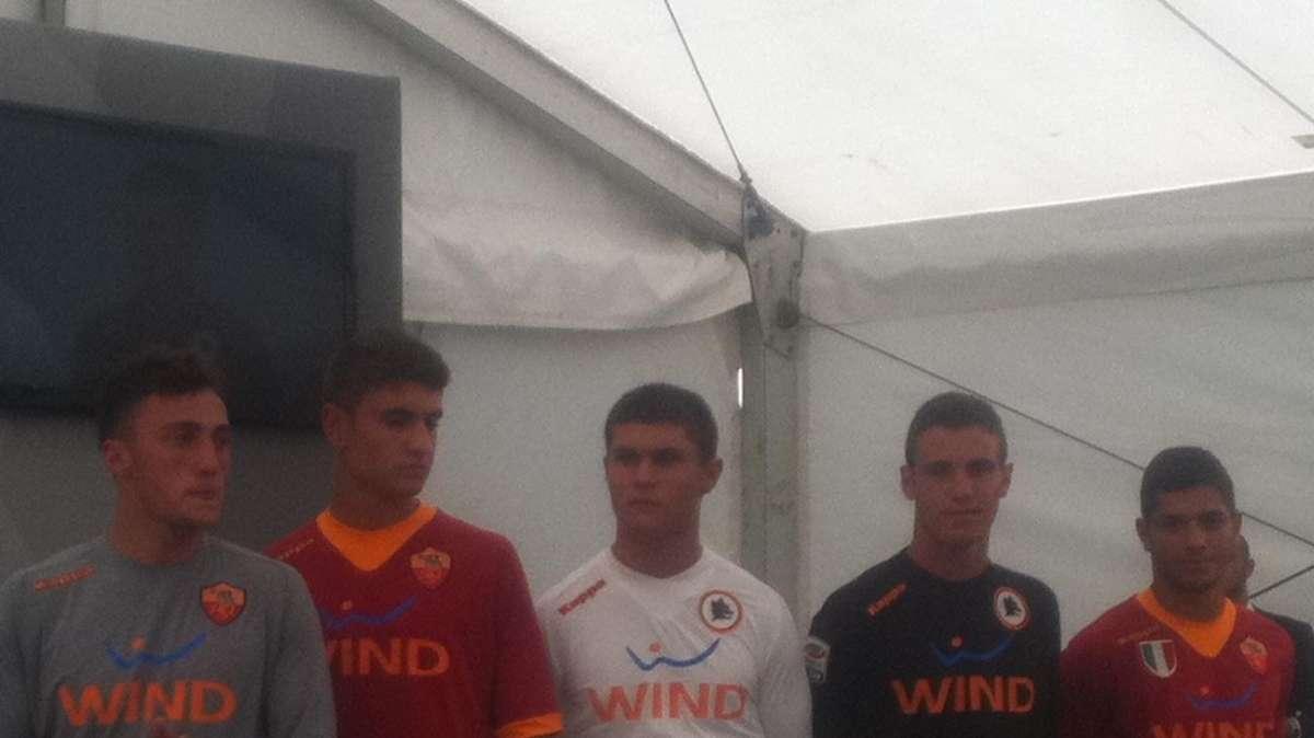 I giovani Primavera presentano le maglie stagione 2011-2012 FOTO!