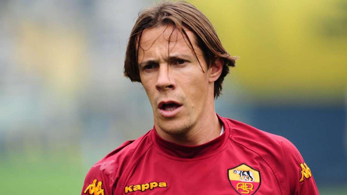 Taddei sbaglia a battere la rimessa per colpa del rugby