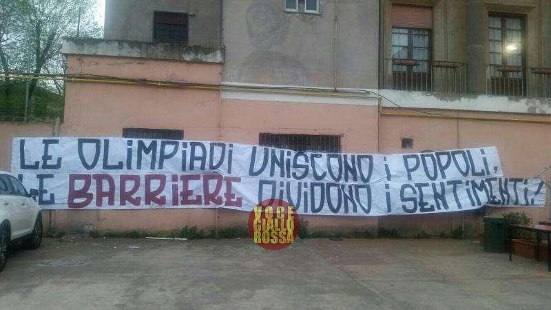 Striscione fuori Assemblea MyRoma: "Le Olimpiadi uniscono i popoli, le barriere dividono i sentimenti". FOTO!