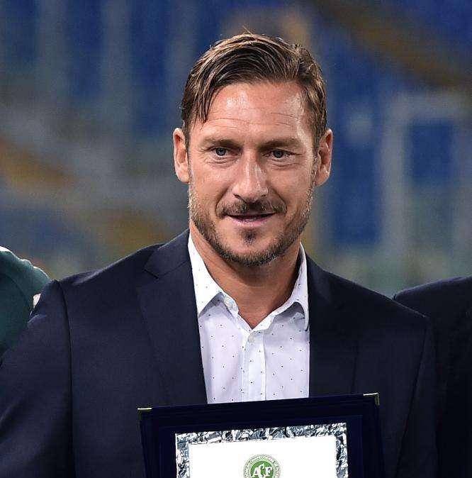 Legends Cup, Totti premiato per il contributo allo sviluppo del calcio