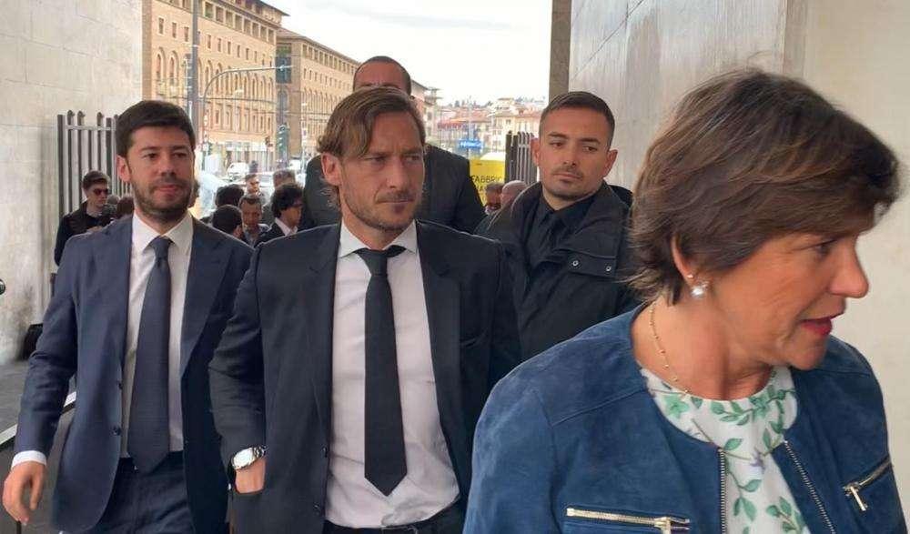 Premio alla carriera per Totti nel 18° Memorial Niccolò Galli. Il dirigente romanista: "Orgoglioso del riconoscimento. Direttore tecnico? Valuteremo, non so niente". FOTO! VIDEO!