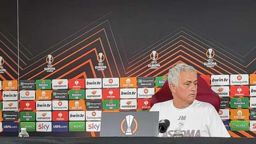 Mourinho: "È molto strano che Smalling non faccia parte della nazionale inglese. È un giocatore di livello altissimo"