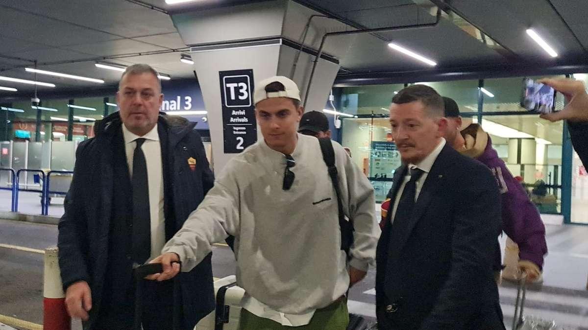 FIUMICINO - Dybala atterrato a Roma. FOTO! VIDEO!