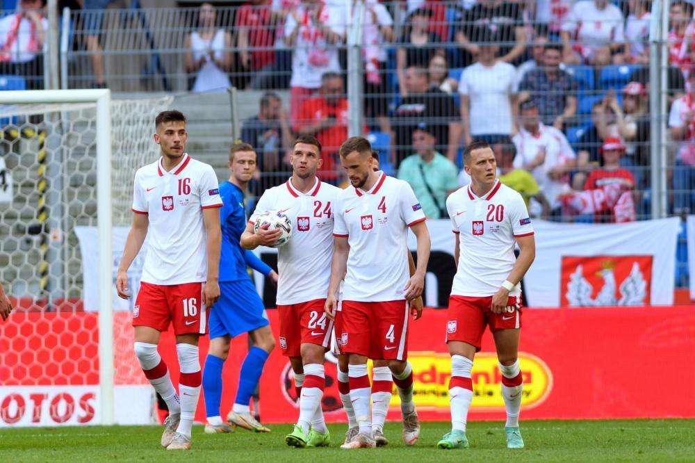 Polonia e Islanda pareggiano 2-2, in gol Zielinski