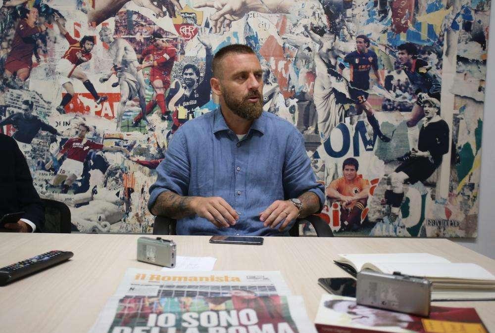 De Rossi: "Essere una bandiera è una responsabilità che ti porti sempre addosso. Cessioni? Fosse per me terrei sempre tutti i compagni di squadra. Triste per Maria Sensi"