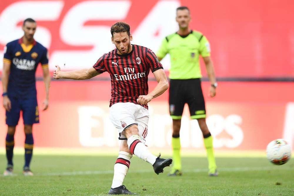 Milan, Calhanoglu: "Abbiamo fatto tutto bene nel secondo tempo, vittoria ottenuta col cuore"