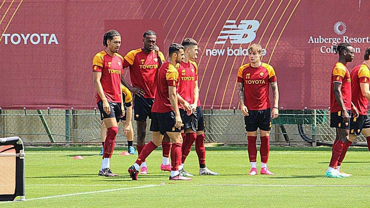 LA VOCE DELLA SERA - Media Day a Trigoria: Dybala, Pellegrini, Spinazzola e Camara non si allenano in gruppo. Mourinho: "Vogliamo giocare questa finale"