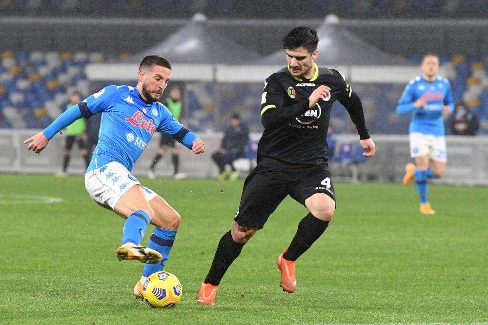 Mertens che spavento, aereo finito fuori pista