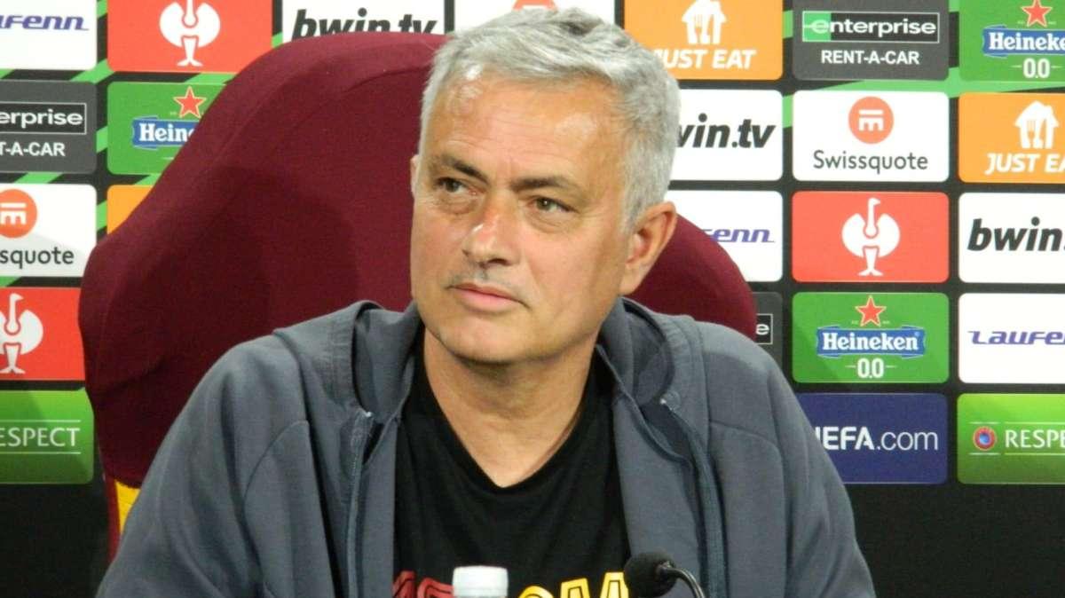 Conferenza stampa Mourinho: "Smalling non ci sarà, Llorente a disposizione. Scommesse? Mi fido dei miei calciatori"