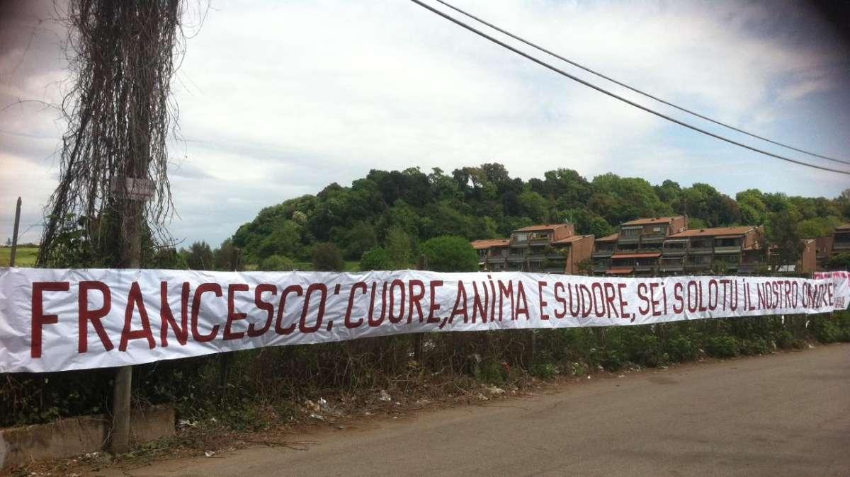 Trigoria - Assente solo Stekelenburg, Kjaer lavora a parte. Rosi interrompe la seduta per un dolore alla caviglia sinistra. Striscione per Totti. FOTO! 