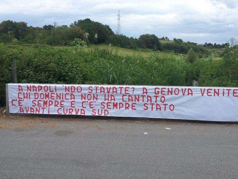 Striscione a Trigoria: "Chi domenica non ha cantato c'è sempre e c'è sempre stato"