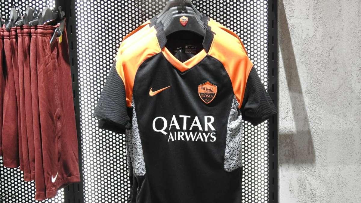 Roma-CSKA Sofia: i capitolini giocheranno con la maglia nera. VIDEO!