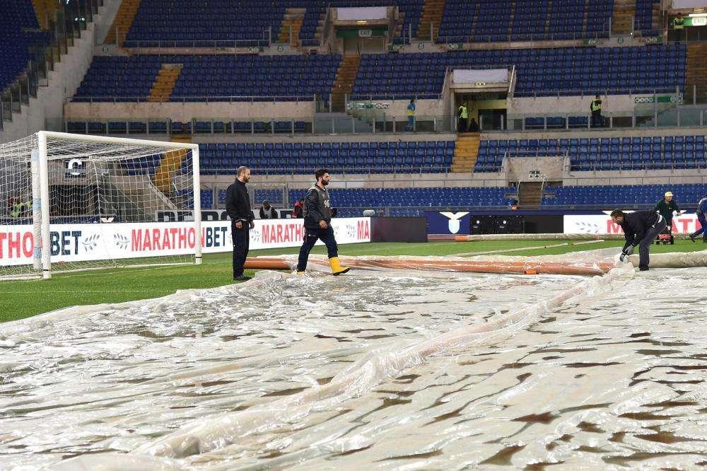 Olimpico, sette millepiedi di lampade e task force per curare il prato