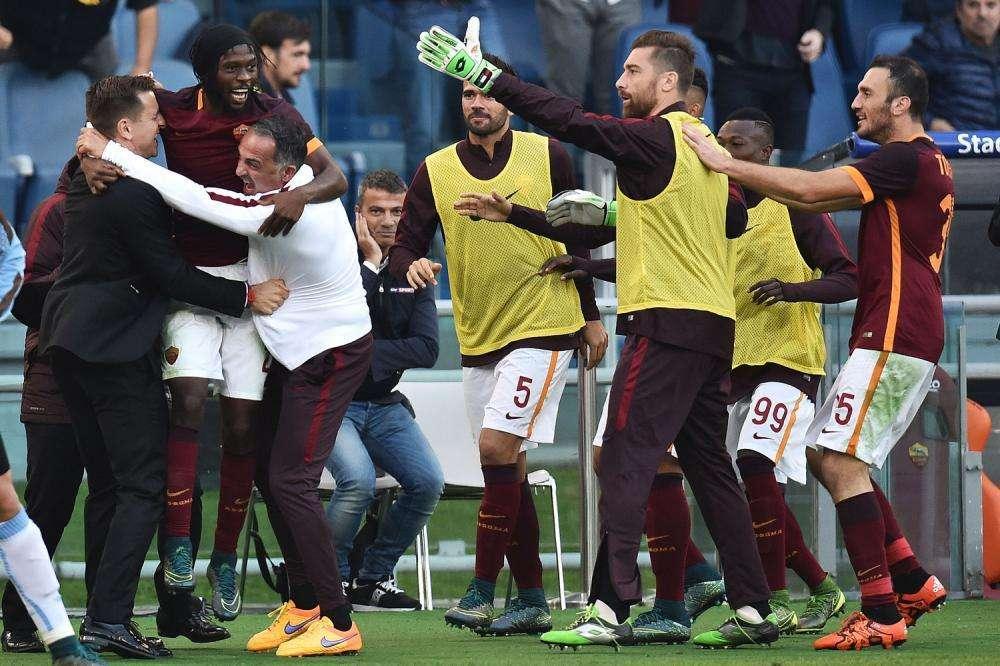 Accadde oggi - La Roma vince il derby, centinaia di tifosi all'Hilton per sostenere la squadra. Pallotta: "Sogno una partita al Circo Massimo"