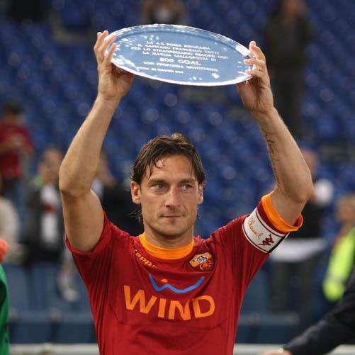 Totti: "Rimanere a Roma è stata una scelta di vita. Vinco la Champions e poi smetto"