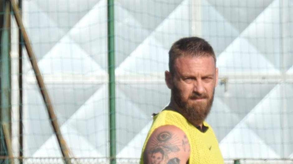Roma-Hellas Verona, i convocati di De Rossi: tornano Dybala e Llorente