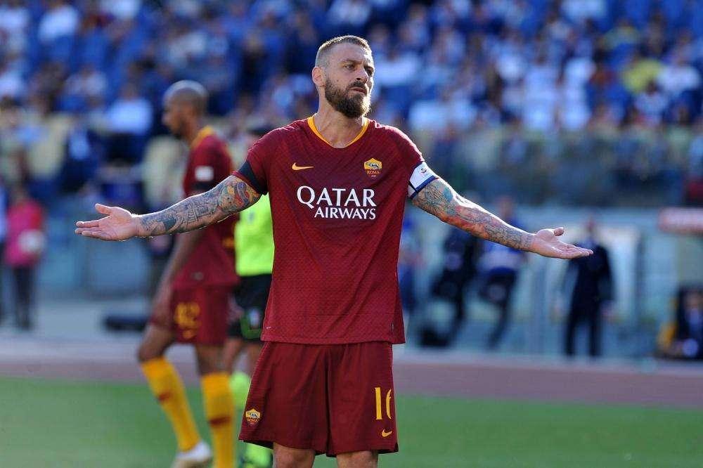 De Rossi e la Roma d'accordo per proseguire un altro anno. Da valutare le condizioni fisiche