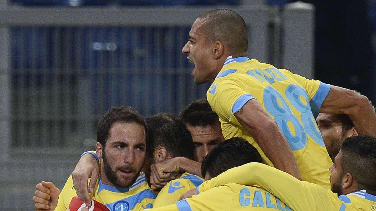 Napoli, rientrati tutti i nazionali. Differenziato per Zuniga