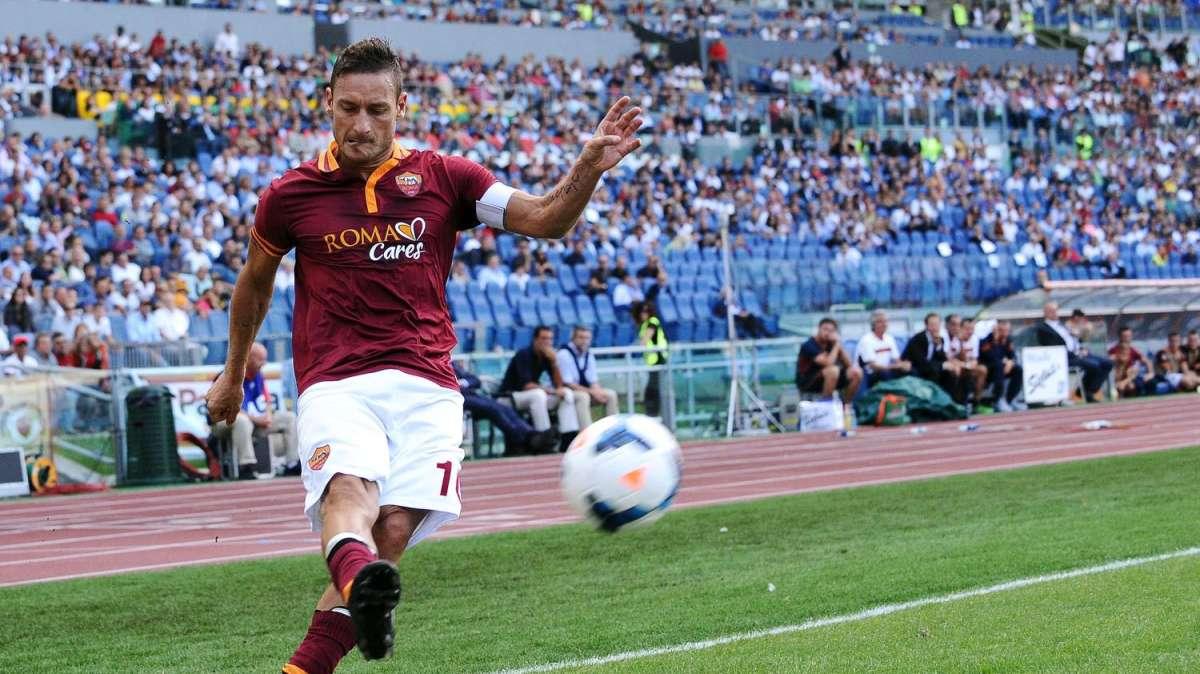 Sky: problema al flessore della coscia destra per Totti