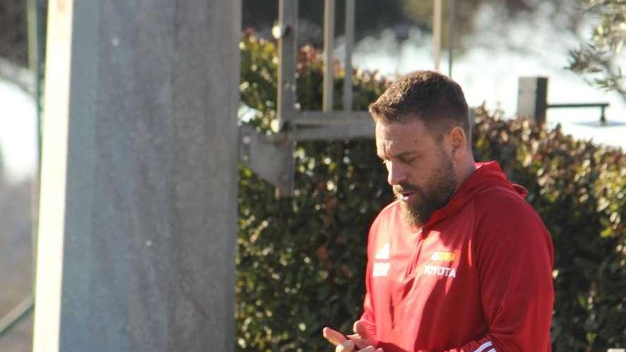 Il compito dei centrocampisti e cosa chiede De Rossi a Paredes: "Serve anche temporeggiare". VIDEO!