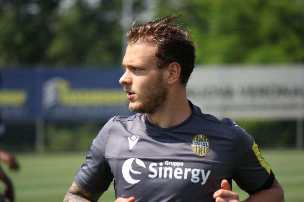 Hellas Verona, Dimarco: "Peccato aver preso gol all'ultimo, la nostra testa è già alla Roma"